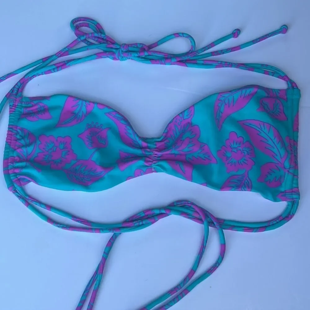 NWOT Victoria’s Secret Teal Hawaiian Purple Tropical Strappy Halter Bikini Top M